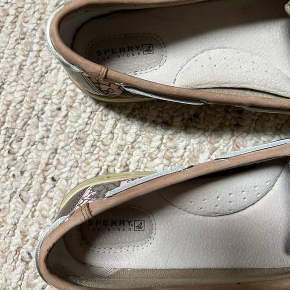 ◽️SPERRY: Women’s size 8, classic top-sider loafers, tan w/floral pattern◽️ - Picture 5 of 10